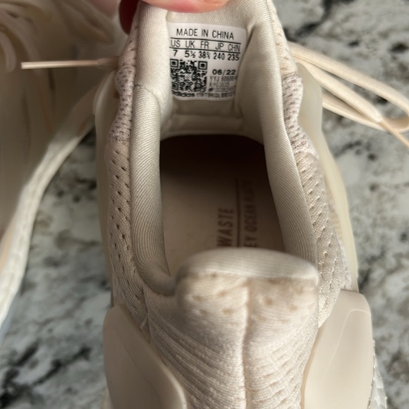 Rare Adidas Ultraboost - Picture 6 of 8